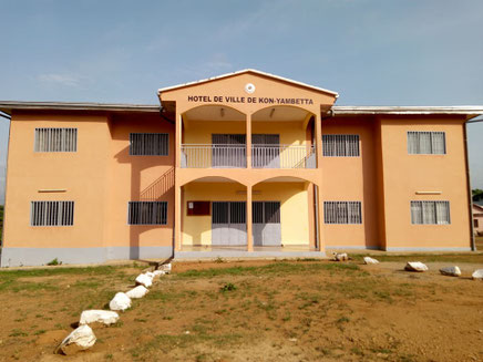 kon-yambetta-hotel-de-ville-1